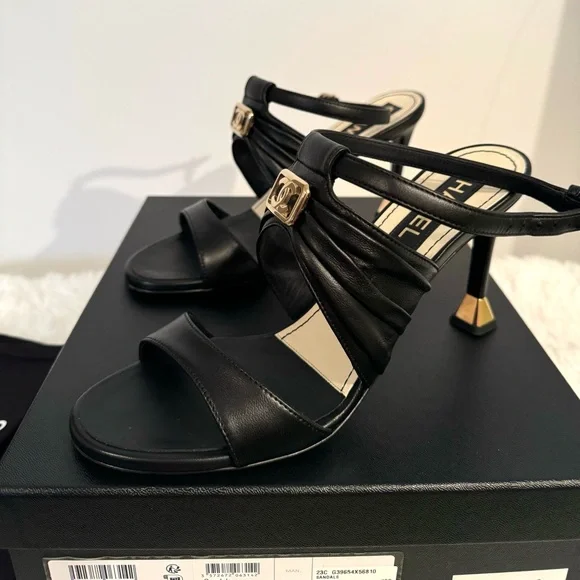 Chanel sandals (Authentic) - Picture 4 of 14